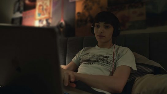 Кадр из 5 серии 1 сезона сериала «Друзья и соседи»